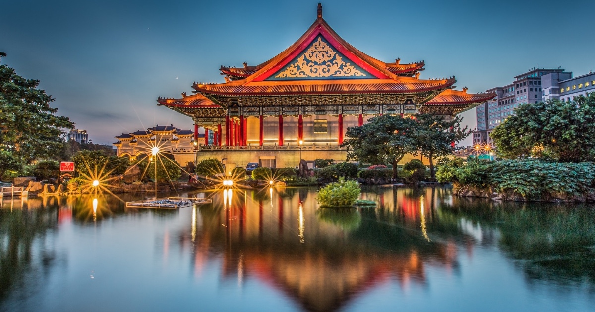 Cover for Почему в 2026 году нужно поступать в Китай?